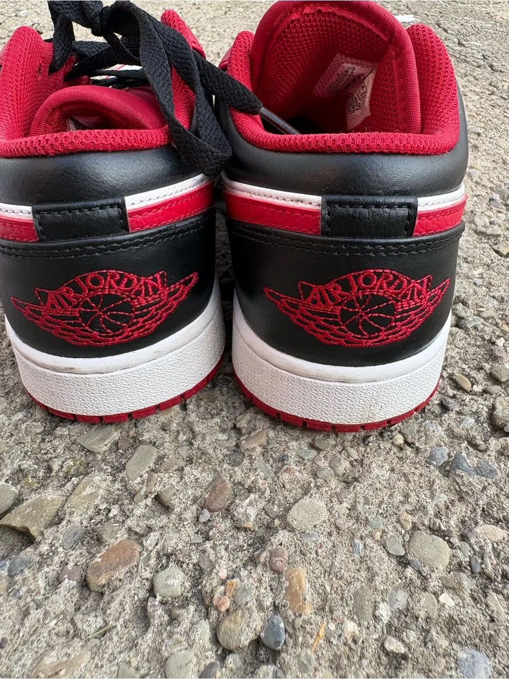 Nike men’s Red, White & Black Low-Top Sneakers
